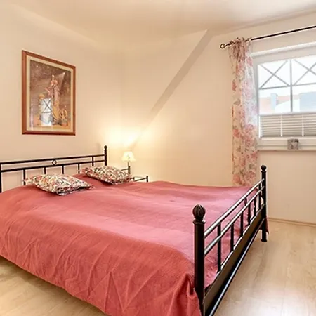 Daire Sola Bona, Fw 4 *